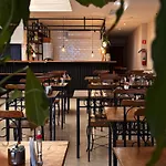 Hmg Rio Suites